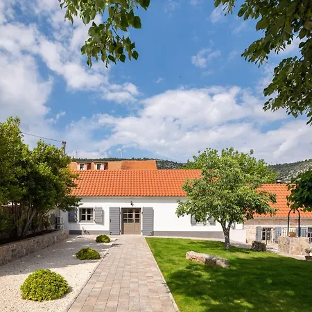 Di Pietra By Interhome *