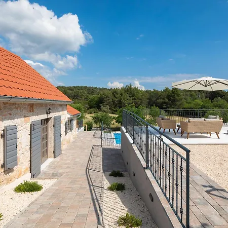 Di Pietra By Interhome