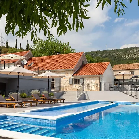 Di Pietra By Interhome *