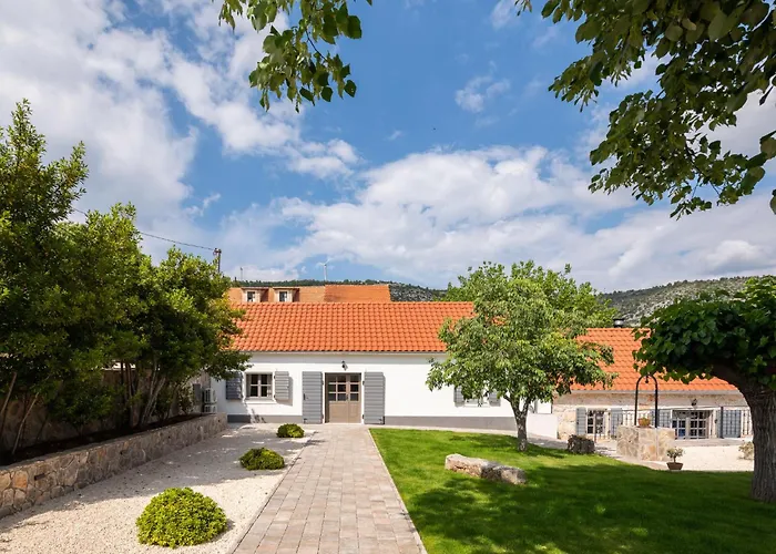 Di Pietra By Interhome *