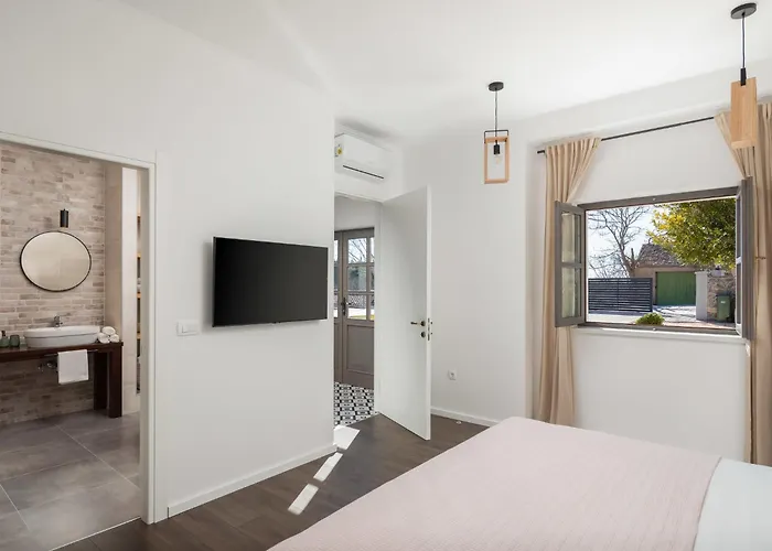 Di Pietra By Interhome * שיבניק