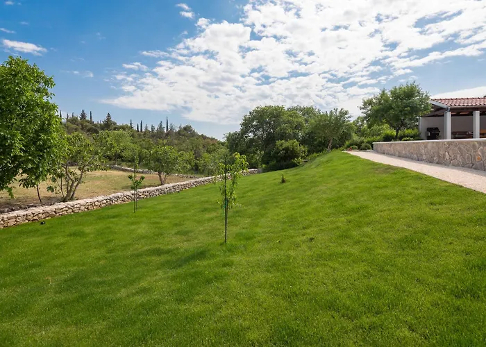 Di Pietra By Interhome * שיבניק