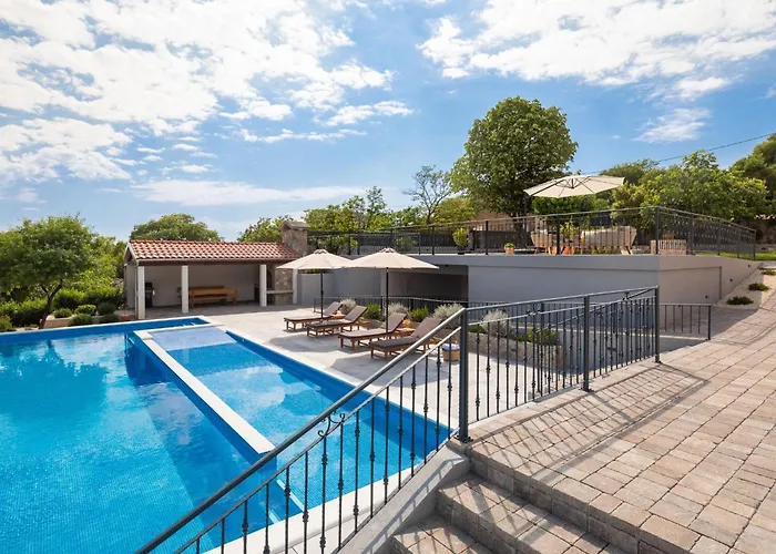 Di Pietra By Interhome * שיבניק